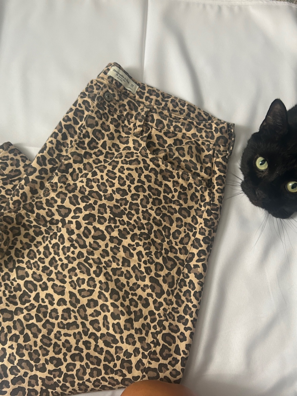 Abercrombie & Fitch Leopard Print barrel leg jeans- Tan & Black